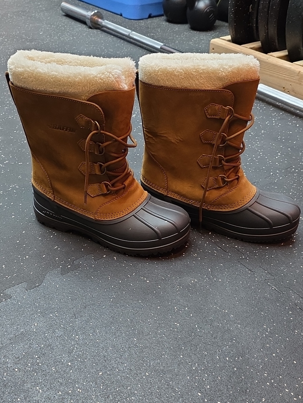 Baffin Brown and Black Insulated Lace-Up Winter Boots